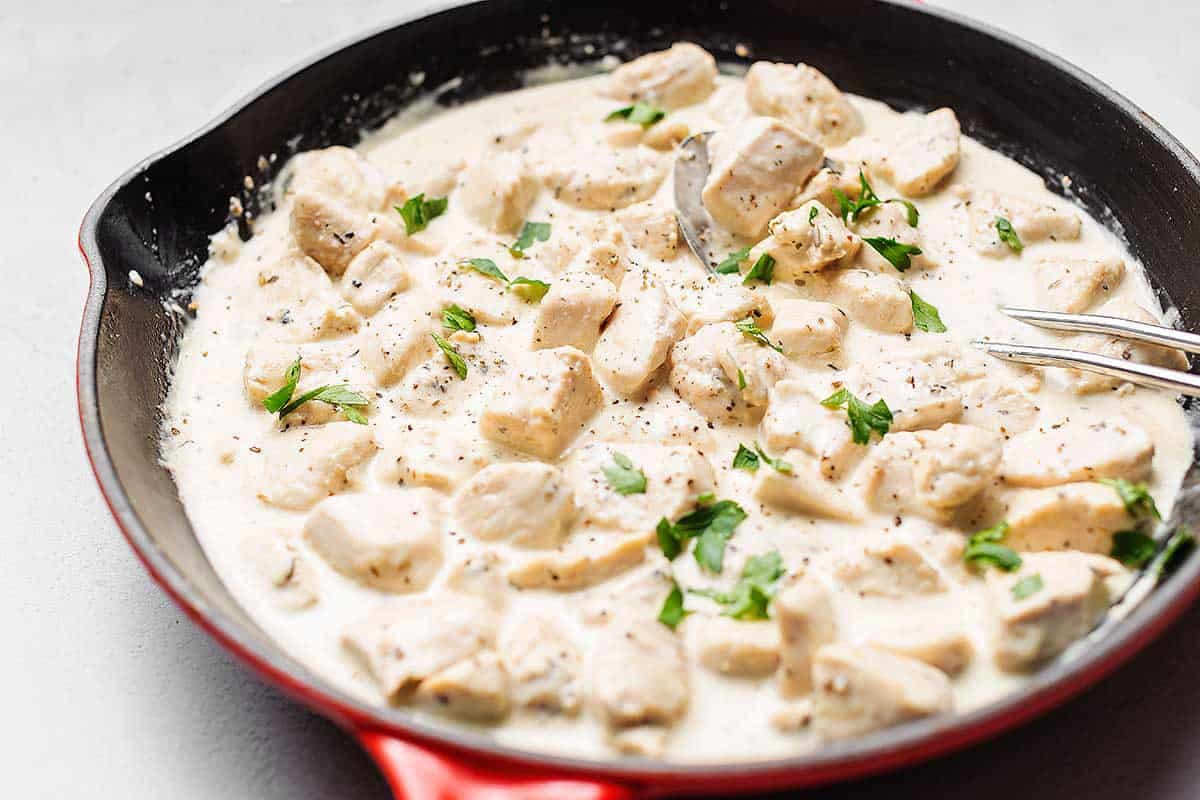 Easy One-Skillet Keto Chicken Alfredo
